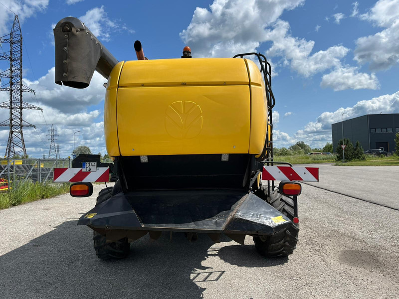 New Holland CX 860 - Зерноуборочный комбайн: фото 4 New Holland CX 860 - Зерноуборочный комбайн: фото 4