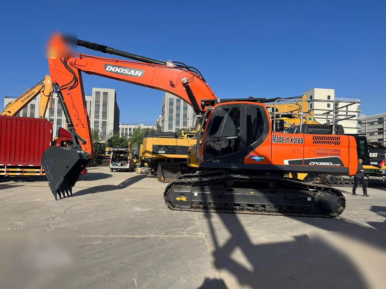 DOOSAN DX260 LC - Гусеничный экскаватор: фото 1 DOOSAN DX260 LC - Гусеничный экскаватор: фото 1