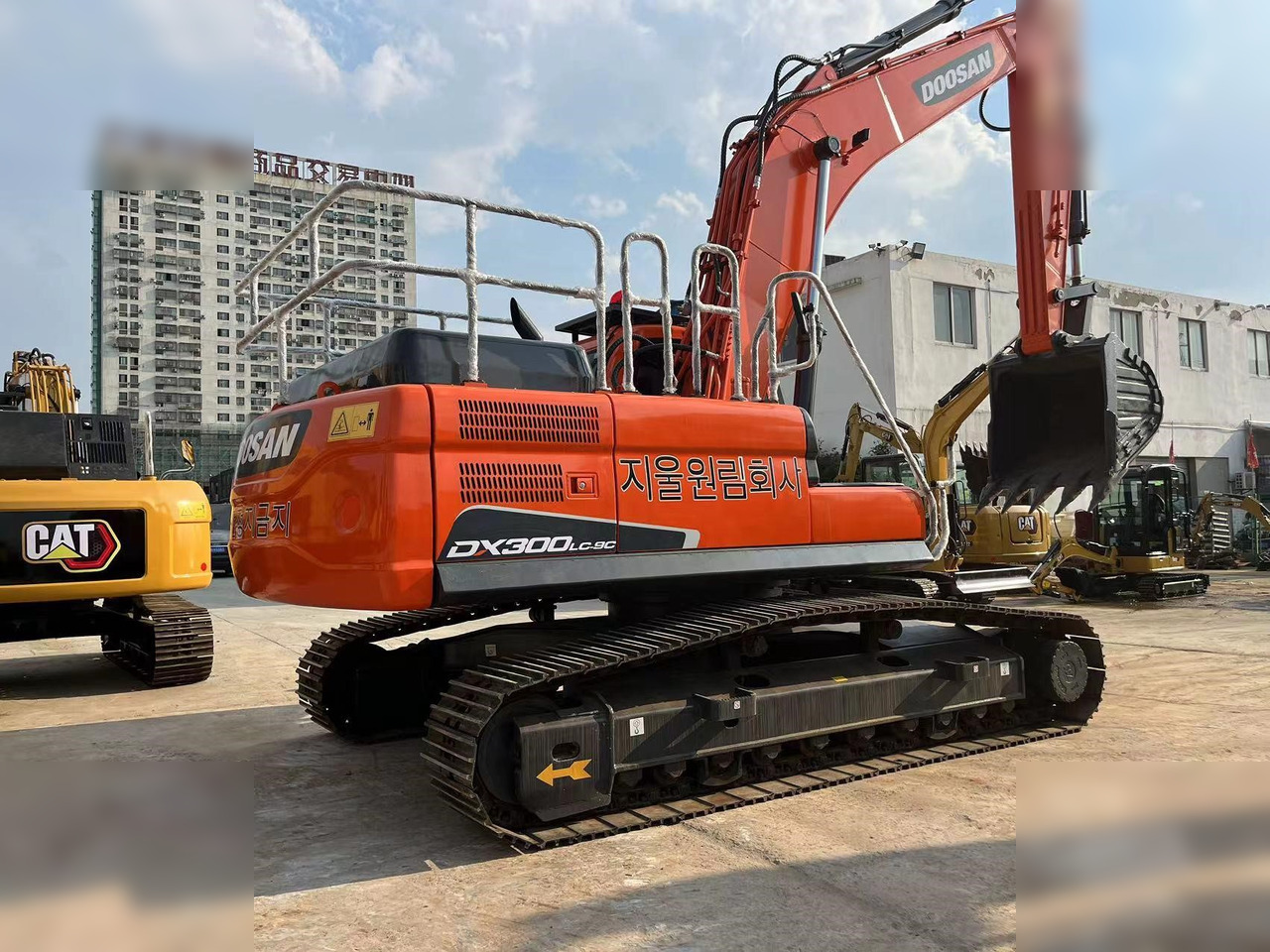DOOSAN DX300 LC-9C - Гусеничный экскаватор: фото 4 DOOSAN DX300 LC-9C - Гусеничный экскаватор: фото 4