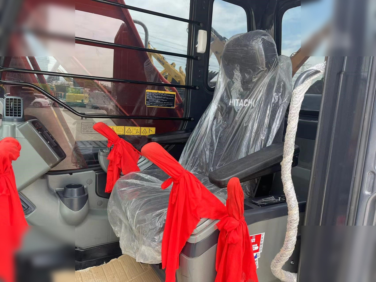 HITACHI ZX200 - Гусеничный экскаватор: фото 5 HITACHI ZX200 - Гусеничный экскаватор: фото 5