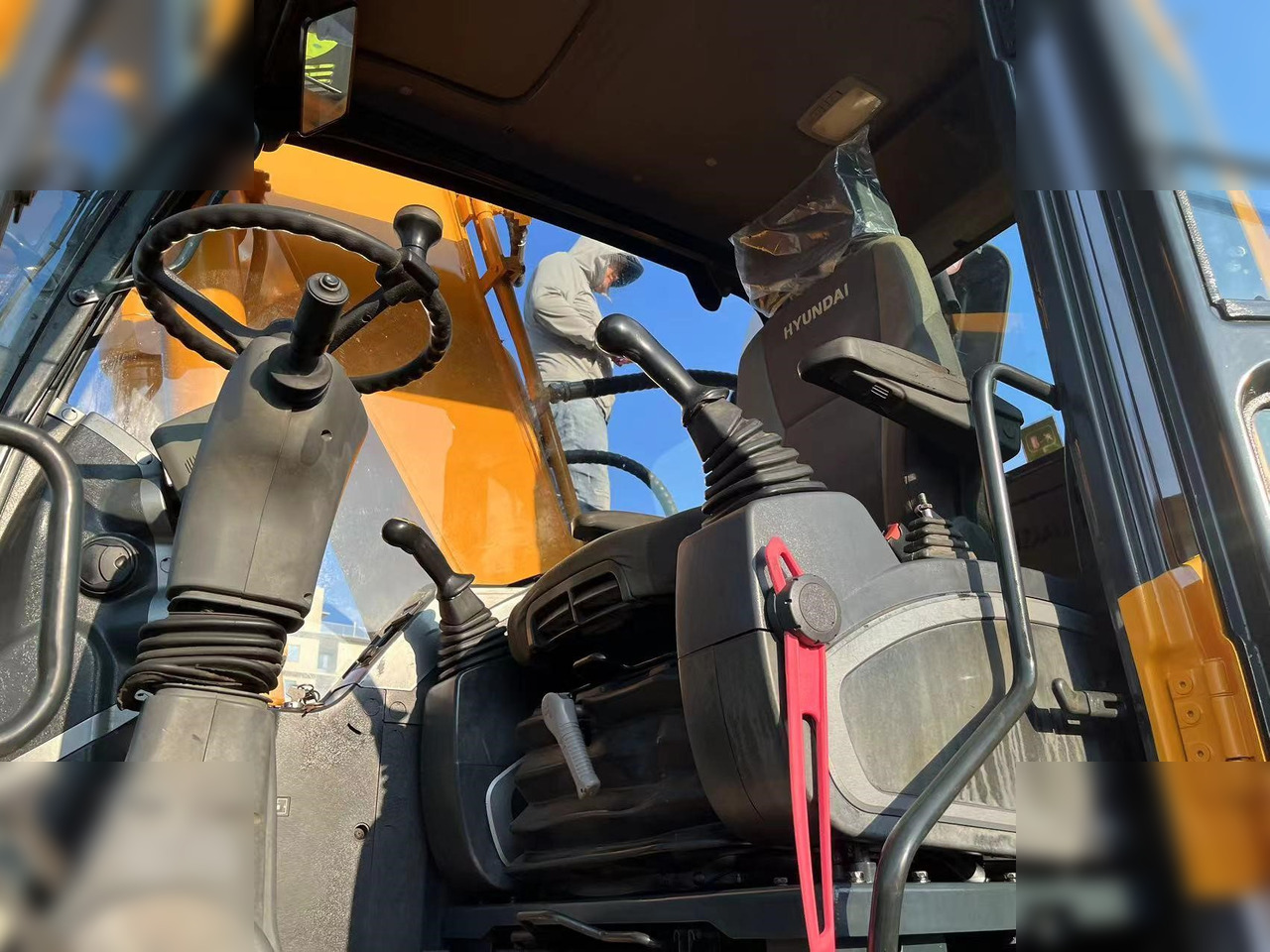 Колёсный экскаватор HYUNDAI ROBEX 210W-9: фото 10