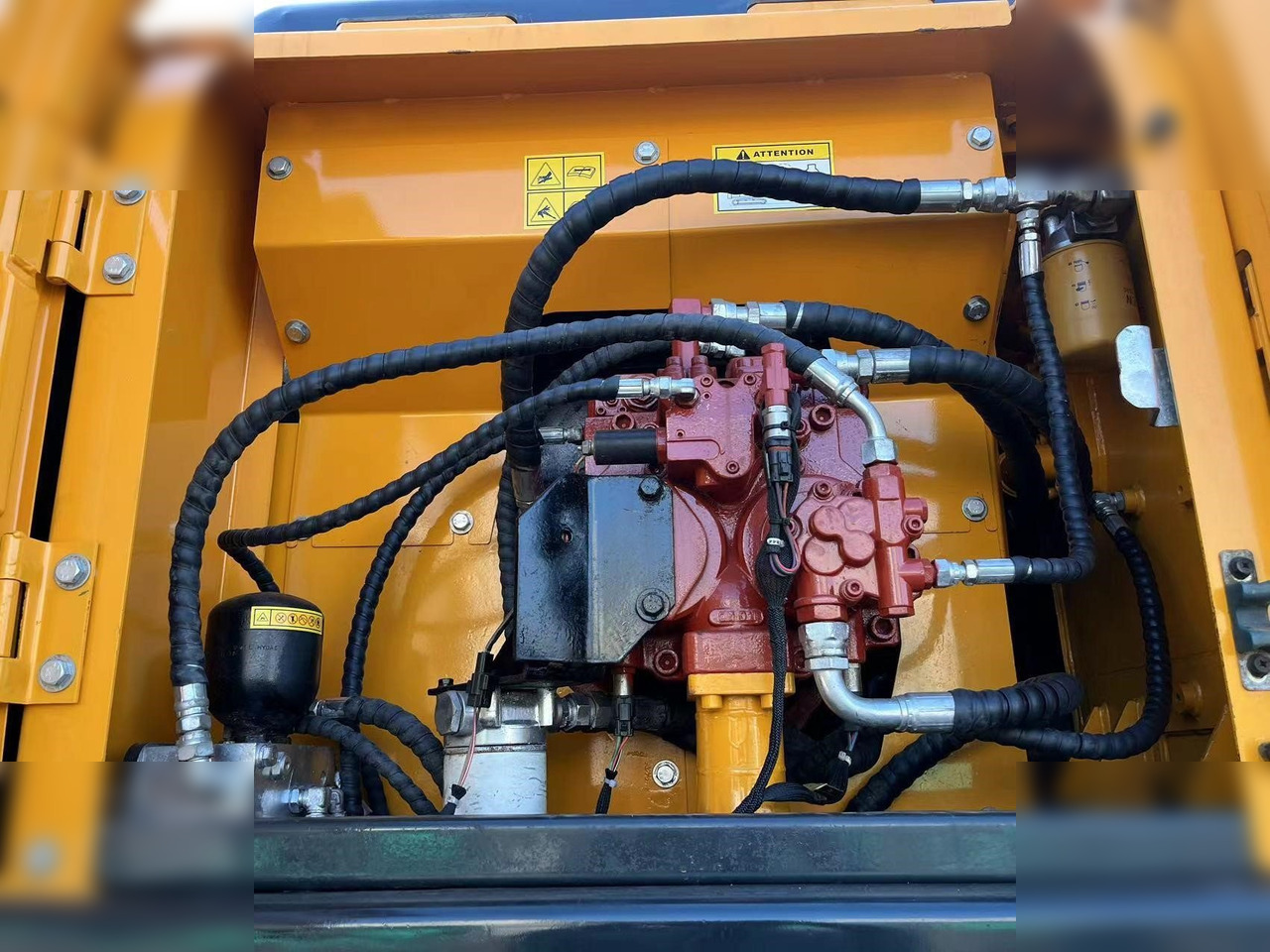 Колёсный экскаватор HYUNDAI ROBEX 210W-9: фото 6 Колёсный экскаватор HYUNDAI ROBEX 210W-9: фото 6