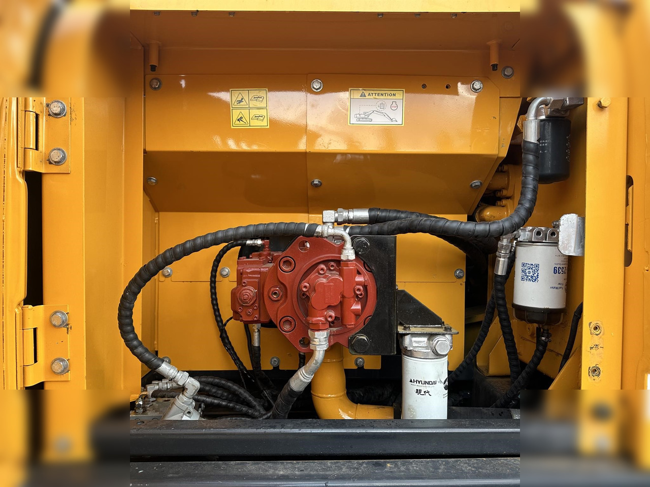 HYUNDAI ROBEX 220 LC-9S - Гусеничный экскаватор: фото 4 HYUNDAI ROBEX 220 LC-9S - Гусеничный экскаватор: фото 4