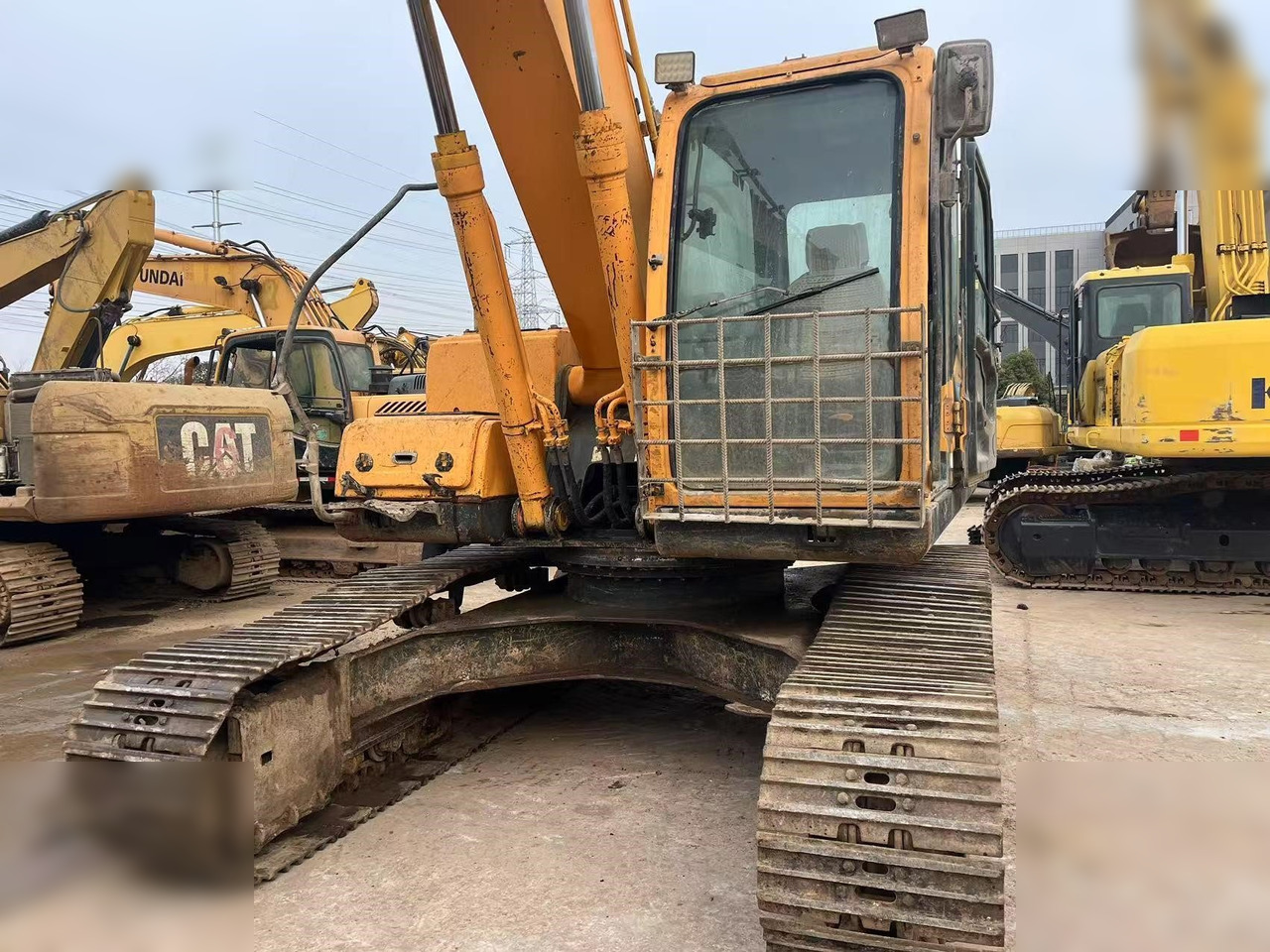 HYUNDAI ROBEX 220 LC-9S - Гусеничный экскаватор: фото 3 HYUNDAI ROBEX 220 LC-9S - Гусеничный экскаватор: фото 3