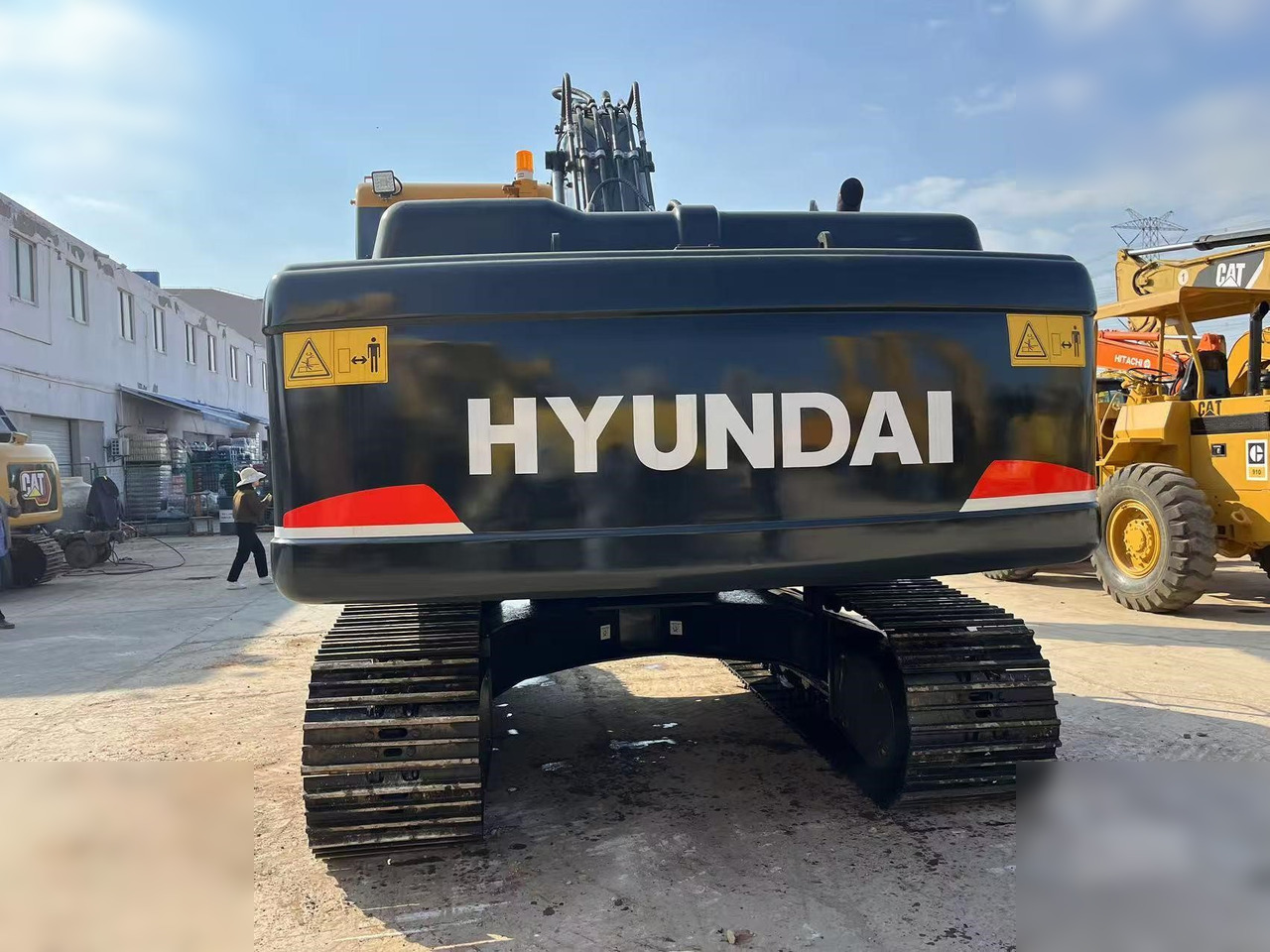 HYUNDAI ROBEX 220 LC-9S - Гусеничный экскаватор: фото 3 HYUNDAI ROBEX 220 LC-9S - Гусеничный экскаватор: фото 3