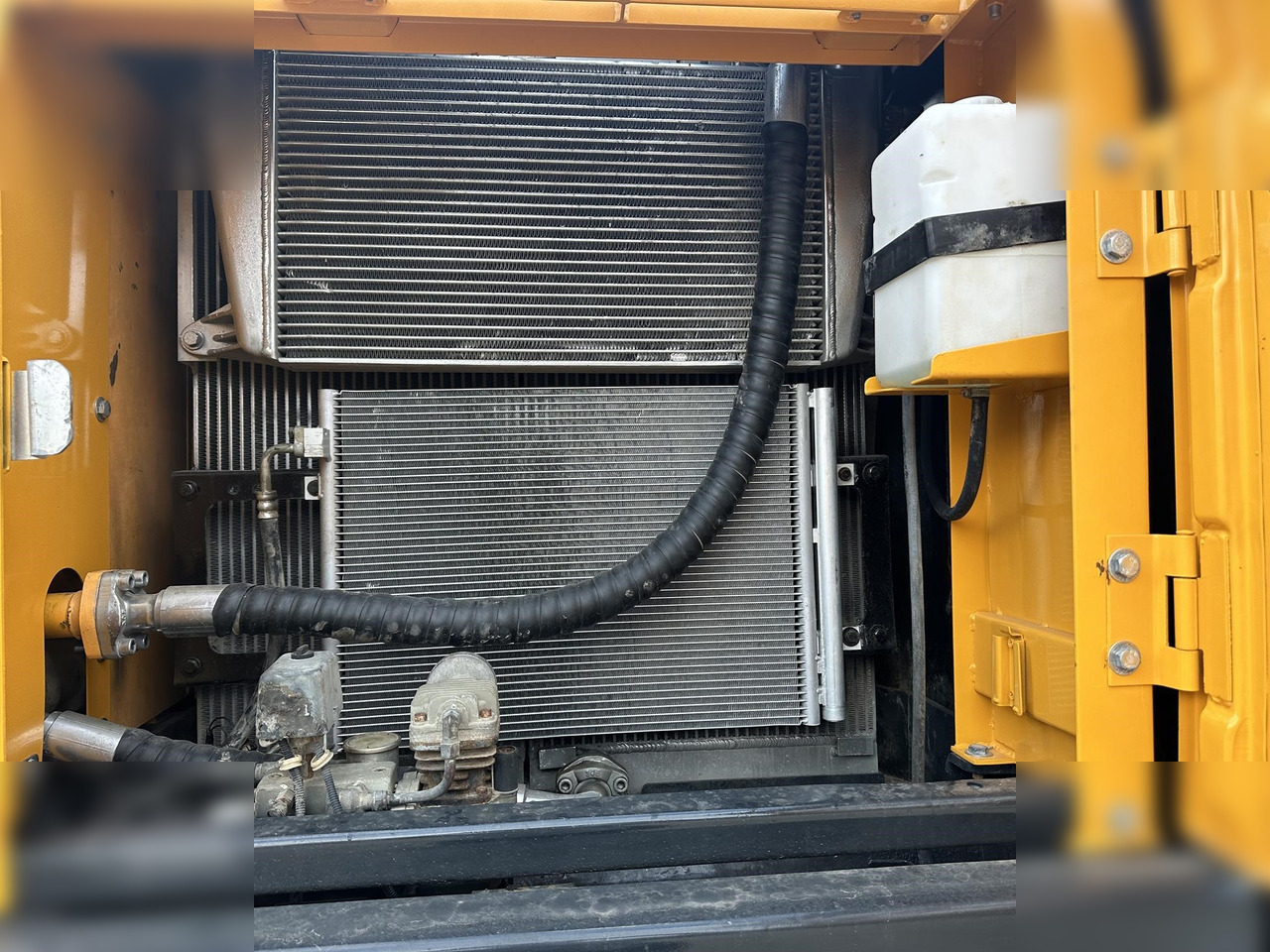 HYUNDAI ROBEX 220 LC-9S - Гусеничный экскаватор: фото 5 HYUNDAI ROBEX 220 LC-9S - Гусеничный экскаватор: фото 5