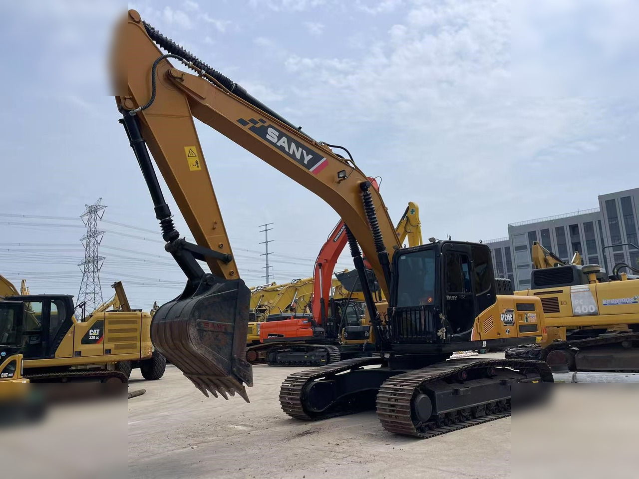 SANY SY215C - Гусеничный экскаватор: фото 2 SANY SY215C - Гусеничный экскаватор: фото 2