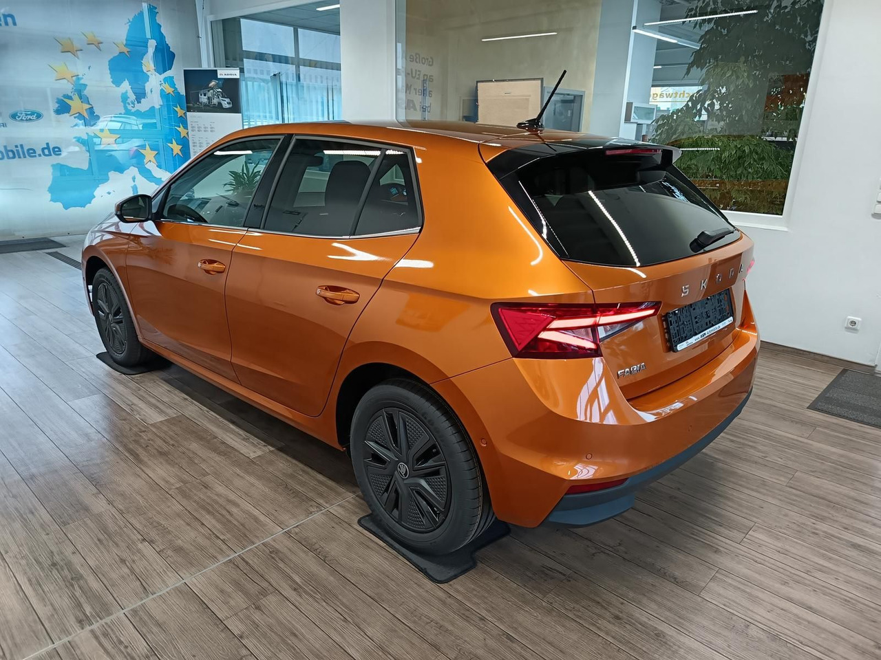 Skoda Fabia 130 Jahre 1,0 TSI*AHK-VORBER.*5J.GARANTIE* - Седан: фото 4 Skoda Fabia 130 Jahre 1,0 TSI*AHK-VORBER.*5J.GARANTIE* - Седан: фото 4