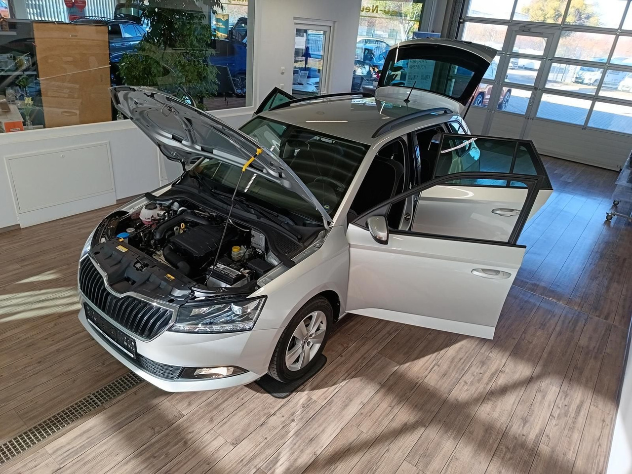 Skoda Fabia Combi Style 1.0 TSI*AHK*LED*R-KAM*PDC*SHZ* - Универсал: фото 2 Skoda Fabia Combi Style 1.0 TSI*AHK*LED*R-KAM*PDC*SHZ* - Универсал: фото 2