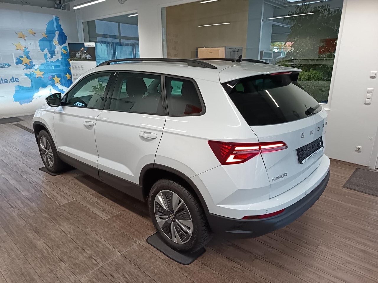 Skoda Karoq Style 1,5 TSI DSG*AHK*NAVI*LED*R-KAM*2xPDC - Внедорожник: фото 4 Skoda Karoq Style 1,5 TSI DSG*AHK*NAVI*LED*R-KAM*2xPDC - Внедорожник: фото 4