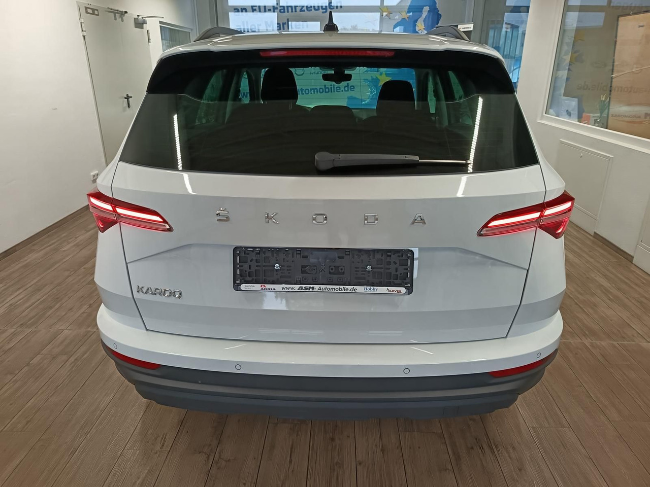Skoda Karoq Style 1,5 TSI DSG*AHK*NAVI*LED*R-KAM*2xPDC - Внедорожник: фото 5 Skoda Karoq Style 1,5 TSI DSG*AHK*NAVI*LED*R-KAM*2xPDC - Внедорожник: фото 5