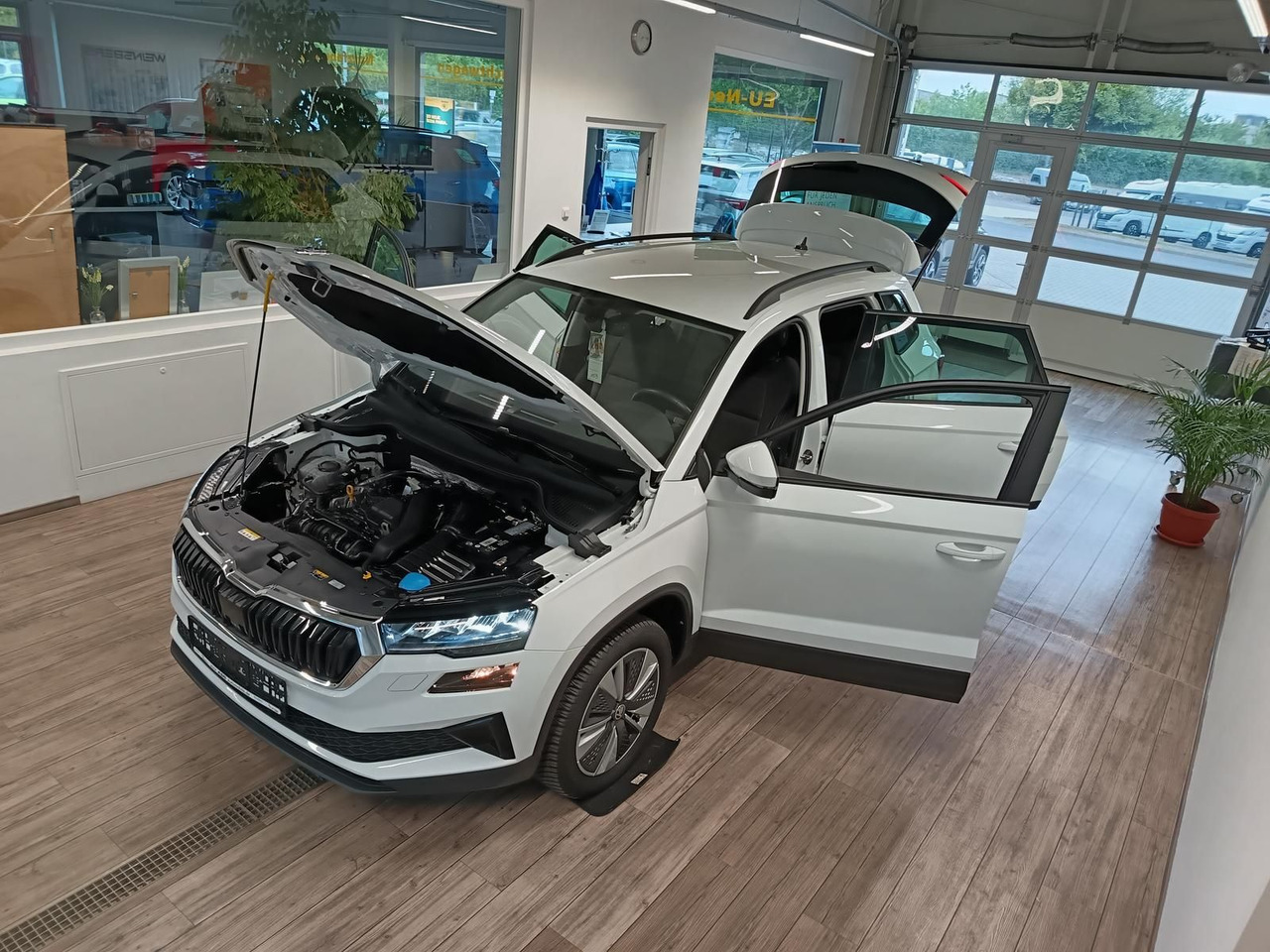 Skoda Karoq Style 1,5TSI DSG*AHK-VORBER*NAVI*LED*R-KAM - Внедорожник: фото 2 Skoda Karoq Style 1,5TSI DSG*AHK-VORBER*NAVI*LED*R-KAM - Внедорожник: фото 2