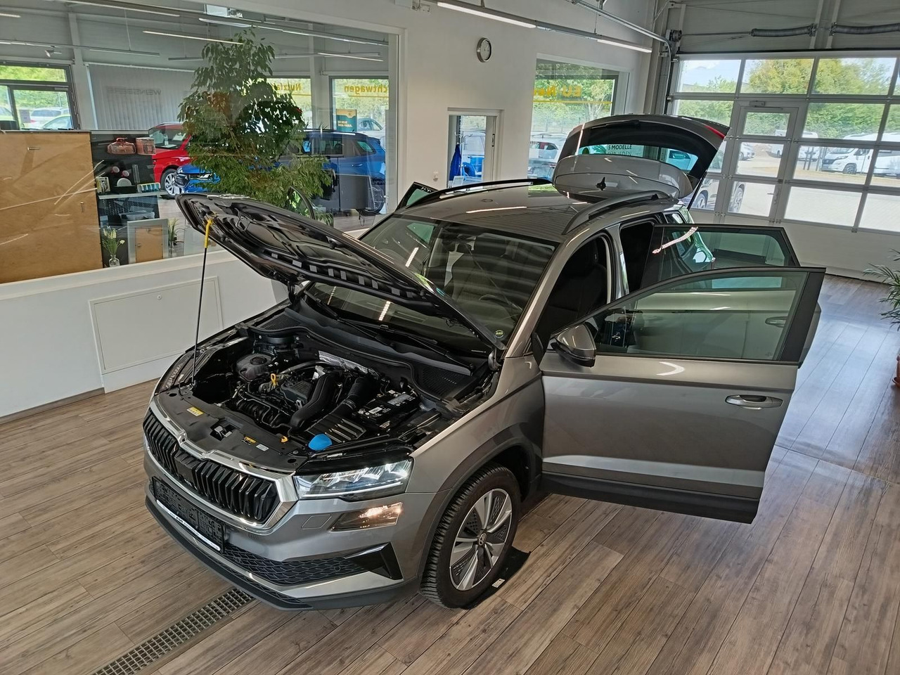 Skoda Karoq Style 1,5TSI DSG*AHK-VORBER*NAVI*LED*R-KAM - Внедорожник: фото 2 Skoda Karoq Style 1,5TSI DSG*AHK-VORBER*NAVI*LED*R-KAM - Внедорожник: фото 2