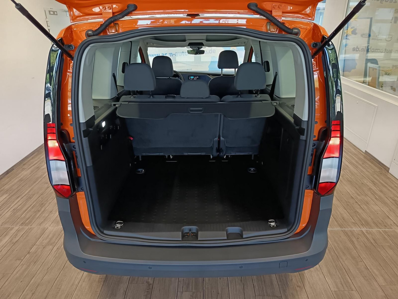 Универсал Volkswagen Caddy 2.0 TDI 75 kW*PDC*TEMP*DAB*KLIMA*5-SITZER*: фото 6 Универсал Volkswagen Caddy 2.0 TDI 75 kW*PDC*TEMP*DAB*KLIMA*5-SITZER*: фото 6