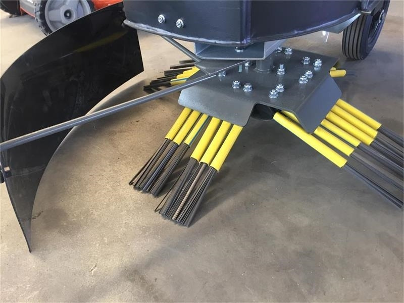 Kwern Greenbuster Pro III 8x3 Inkl. afdækningsskær - Садовое оборудование: фото 2 Kwern Greenbuster Pro III 8x3 Inkl. afdækningsskær - Садовое оборудование: фото 2