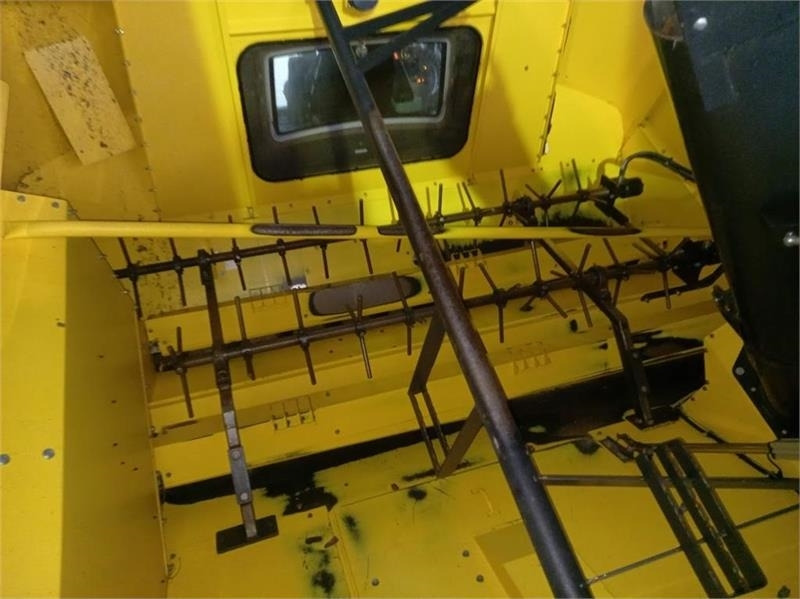 New Holland CR9.80 - Зерноуборочный комбайн: фото 4 New Holland CR9.80 - Зерноуборочный комбайн: фото 4