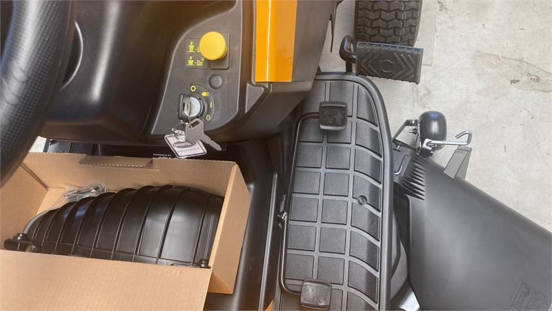 Stiga Tornado 5108 - Коммунальный трактор: фото 4 Stiga Tornado 5108 - Коммунальный трактор: фото 4