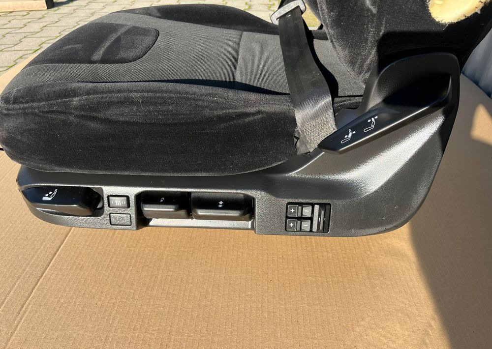 Fotel kierowcy MAN TG3 TGX nowy model siedzenie lewe - Кабина и интерьер для Грузовиков: фото 4 Fotel kierowcy MAN TG3 TGX nowy model siedzenie lewe - Кабина и интерьер для Грузовиков: фото 4