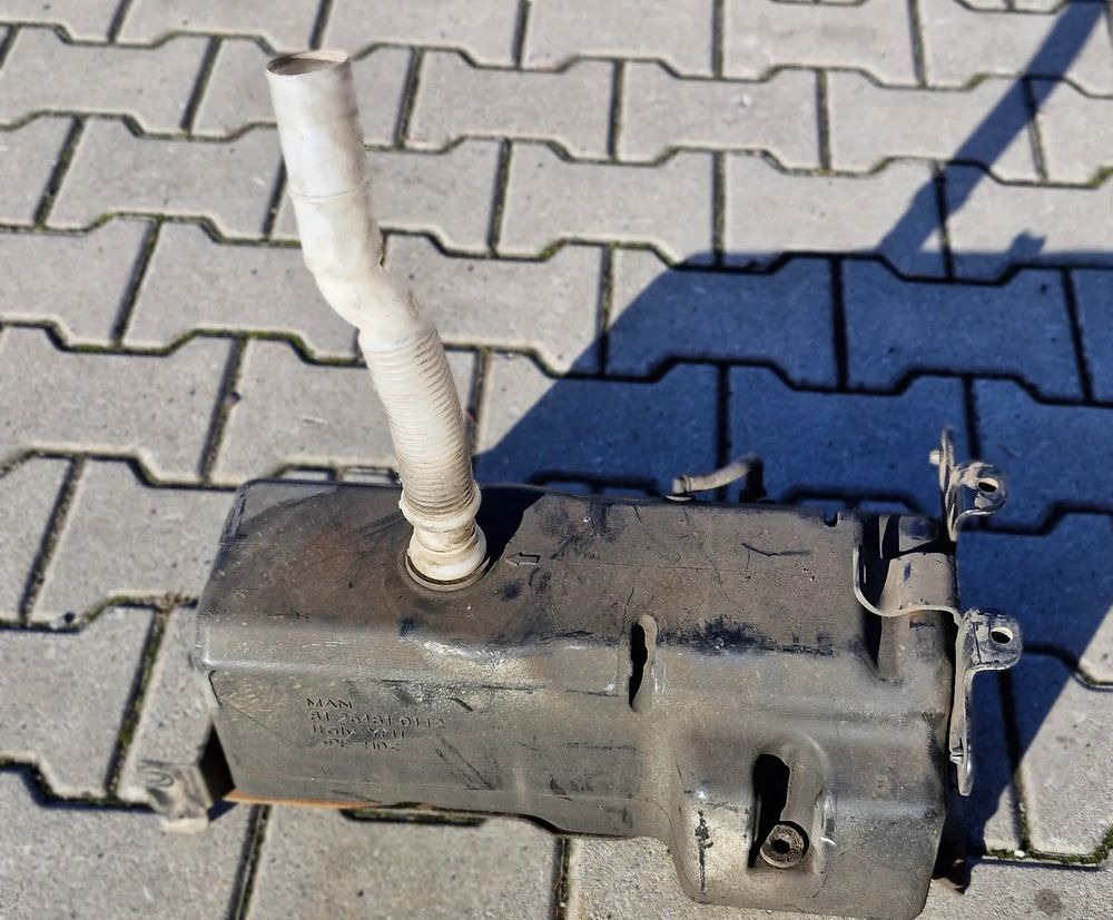 MAN TG3 TGX TGS ZBIORNICZEK PŁYNU DO SPRYSKIWACZY 81.26481.0112 - Щетка стеклоочистителя для Грузовиков: фото 1 MAN TG3 TGX TGS ZBIORNICZEK PŁYNU DO SPRYSKIWACZY 81.26481.0112 - Щетка стеклоочистителя для Грузовиков: фото 1