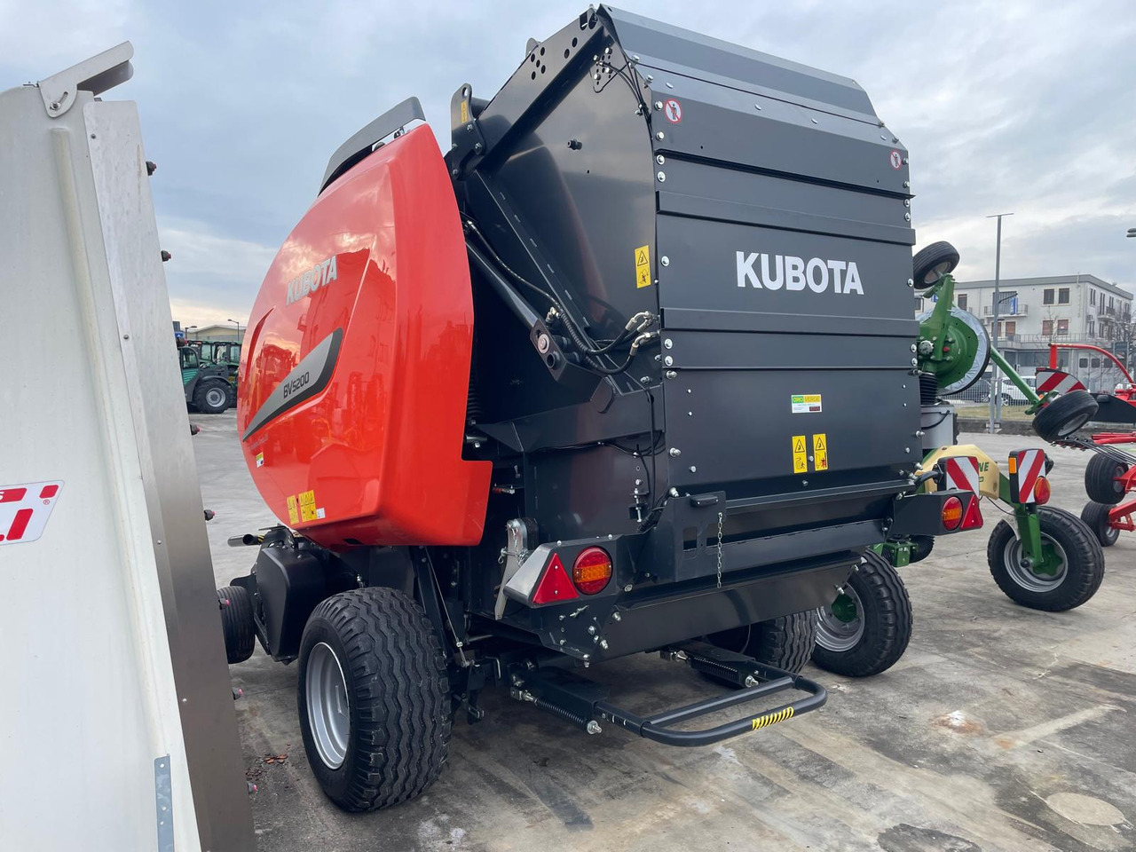 KUBOTA ROTOPRESSA BV5200 - Пресс-подборщик рулонный: фото 3 KUBOTA ROTOPRESSA BV5200 - Пресс-подборщик рулонный: фото 3