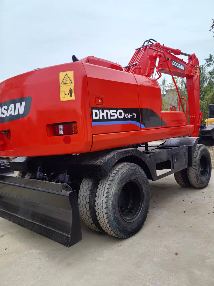 Doosan Used DH150W-7 wheeled excavator for sale at a low price. - Колёсный экскаватор: фото 3 Doosan Used DH150W-7 wheeled excavator for sale at a low price. - Колёсный экскаватор: фото 3