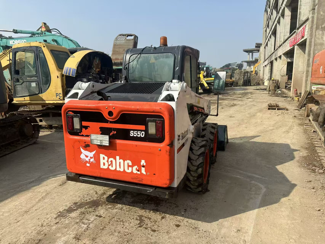 BOBCAT S550 - Мини-погрузчик с бортовым поворотом: фото 4 BOBCAT S550 - Мини-погрузчик с бортовым поворотом: фото 4
