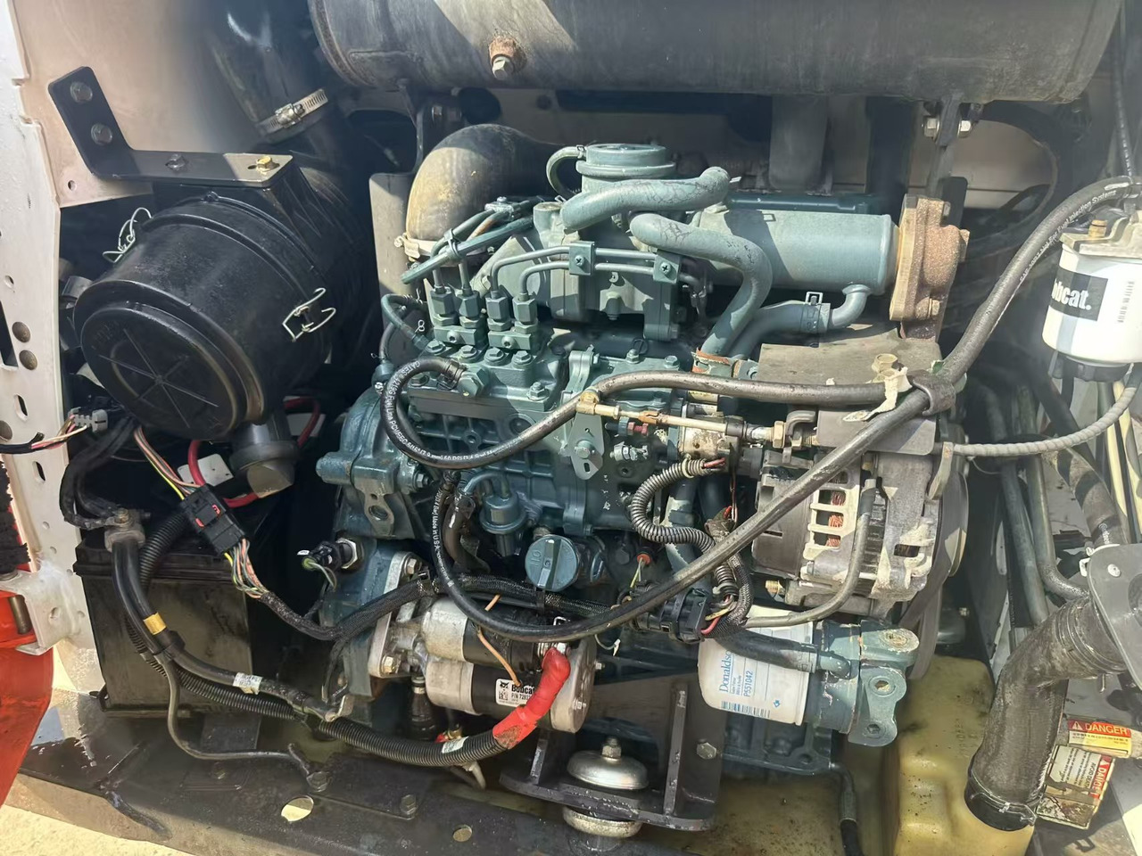 BOBCAT S550 - Мини-погрузчик с бортовым поворотом: фото 2 BOBCAT S550 - Мини-погрузчик с бортовым поворотом: фото 2