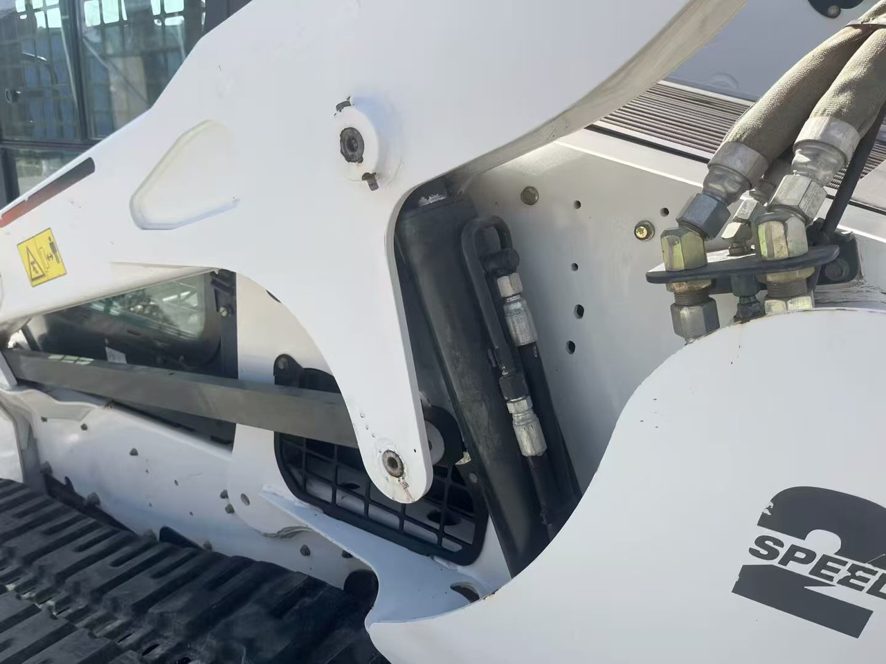 BOBCAT T770 - Гусеничный мини-погрузчик: фото 3 BOBCAT T770 - Гусеничный мини-погрузчик: фото 3