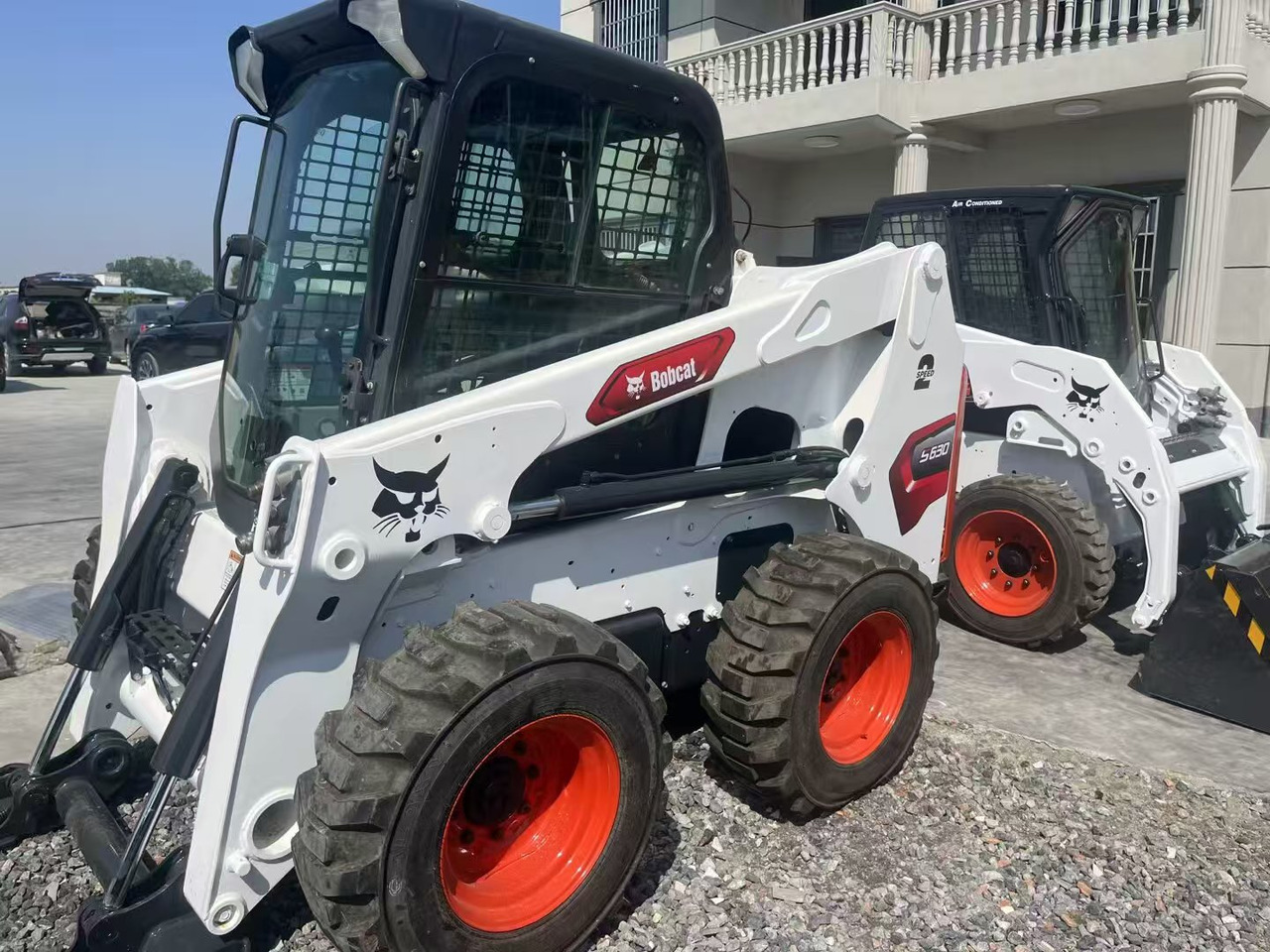 BOBCAT s630 - Мини-погрузчик с бортовым поворотом: фото 1 BOBCAT s630 - Мини-погрузчик с бортовым поворотом: фото 1