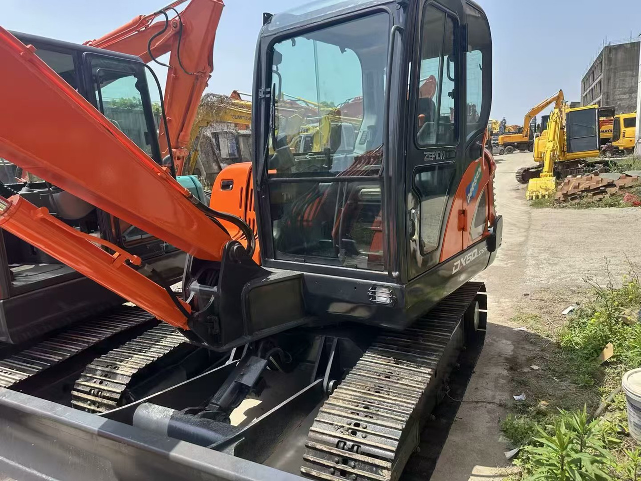 DOOSAN DX60 - Гусеничный экскаватор: фото 2 DOOSAN DX60 - Гусеничный экскаватор: фото 2