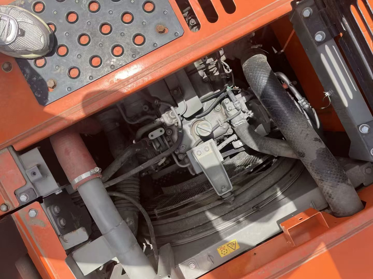 HITACHI ZX130 - Гусеничный экскаватор: фото 2 HITACHI ZX130 - Гусеничный экскаватор: фото 2