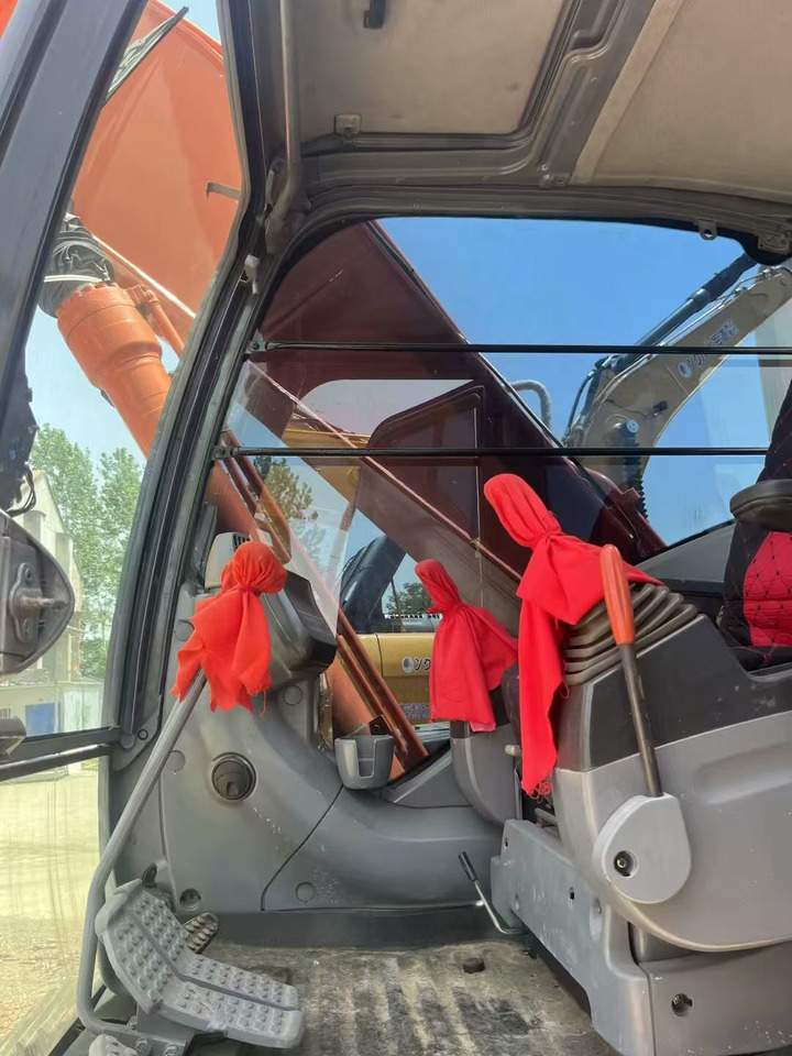 HITACHI ZX200 - Гусеничный экскаватор: фото 2 HITACHI ZX200 - Гусеничный экскаватор: фото 2