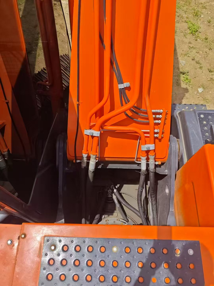 Hitachi ZX240-3G - Гусеничный экскаватор: фото 2 Hitachi ZX240-3G - Гусеничный экскаватор: фото 2