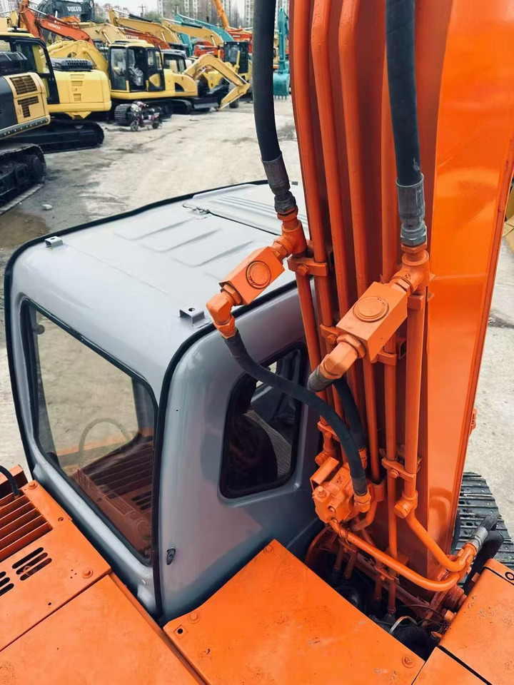 KOMATSU EX60 - Гусеничный экскаватор: фото 3 KOMATSU EX60 - Гусеничный экскаватор: фото 3