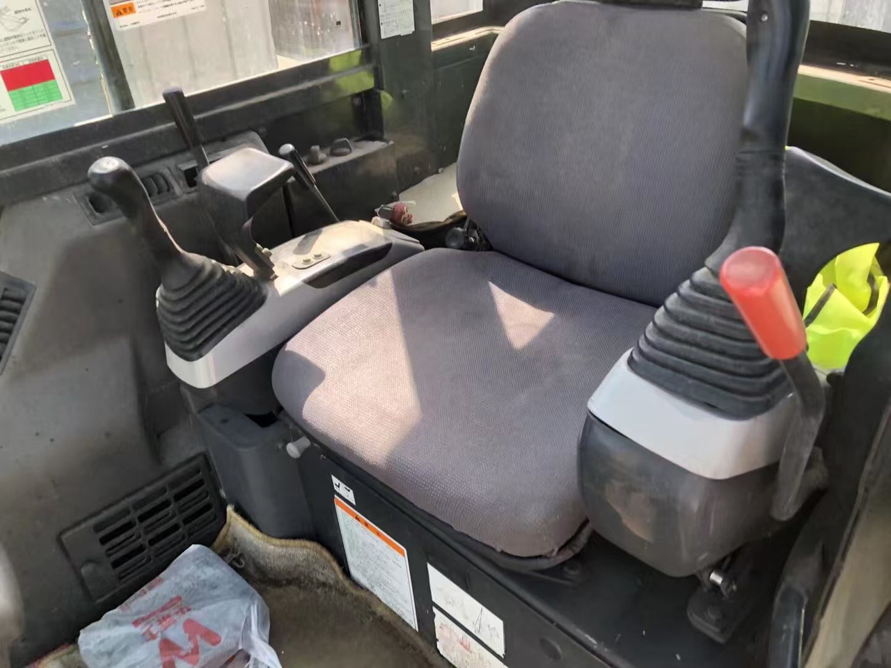 KOMATSU pc30MR - Мини-экскаватор: фото 3 KOMATSU pc30MR - Мини-экскаватор: фото 3