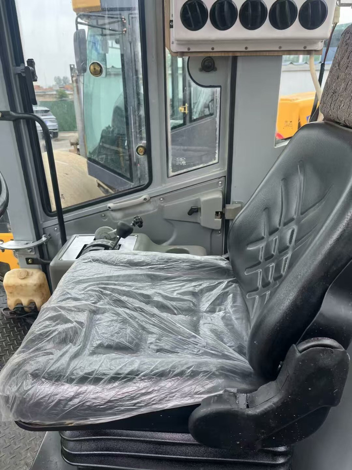 XCMG XS223J - Компактор: фото 4 XCMG XS223J - Компактор: фото 4