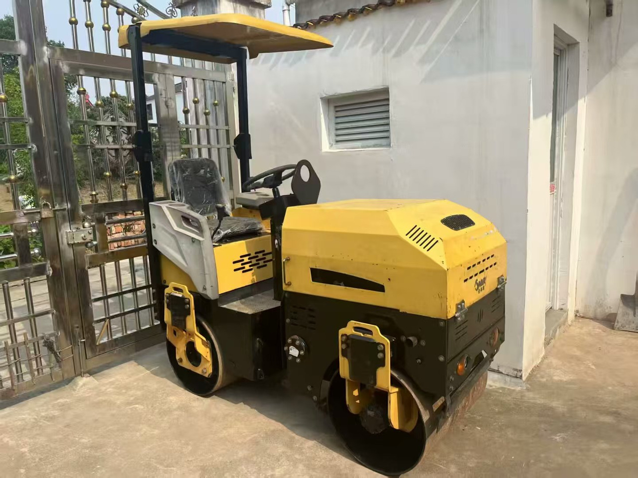 Double-drum vibratory mini roller - Каток: фото 1 Double-drum vibratory mini roller - Каток: фото 1