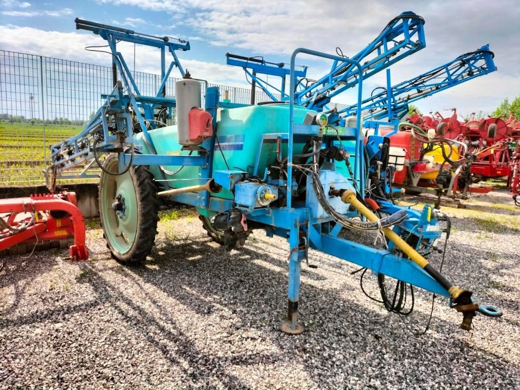 Berthoud ALBA V 2200 - Прицепной опрыскиватель: фото 1 Berthoud ALBA V 2200 - Прицепной опрыскиватель: фото 1