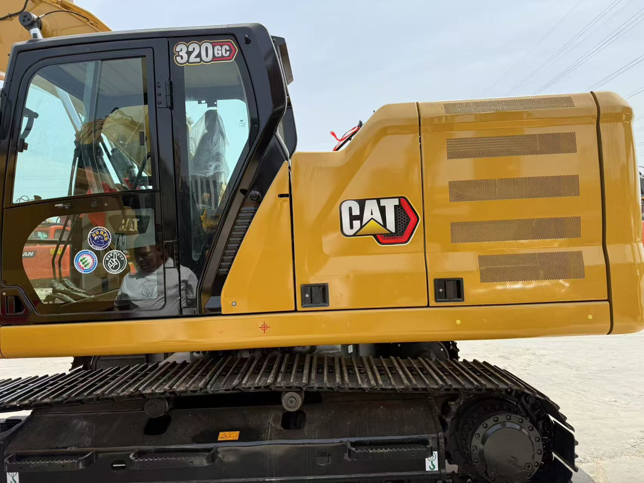 CATERPILLAR 320GC - Гусеничный экскаватор: фото 3 CATERPILLAR 320GC - Гусеничный экскаватор: фото 3