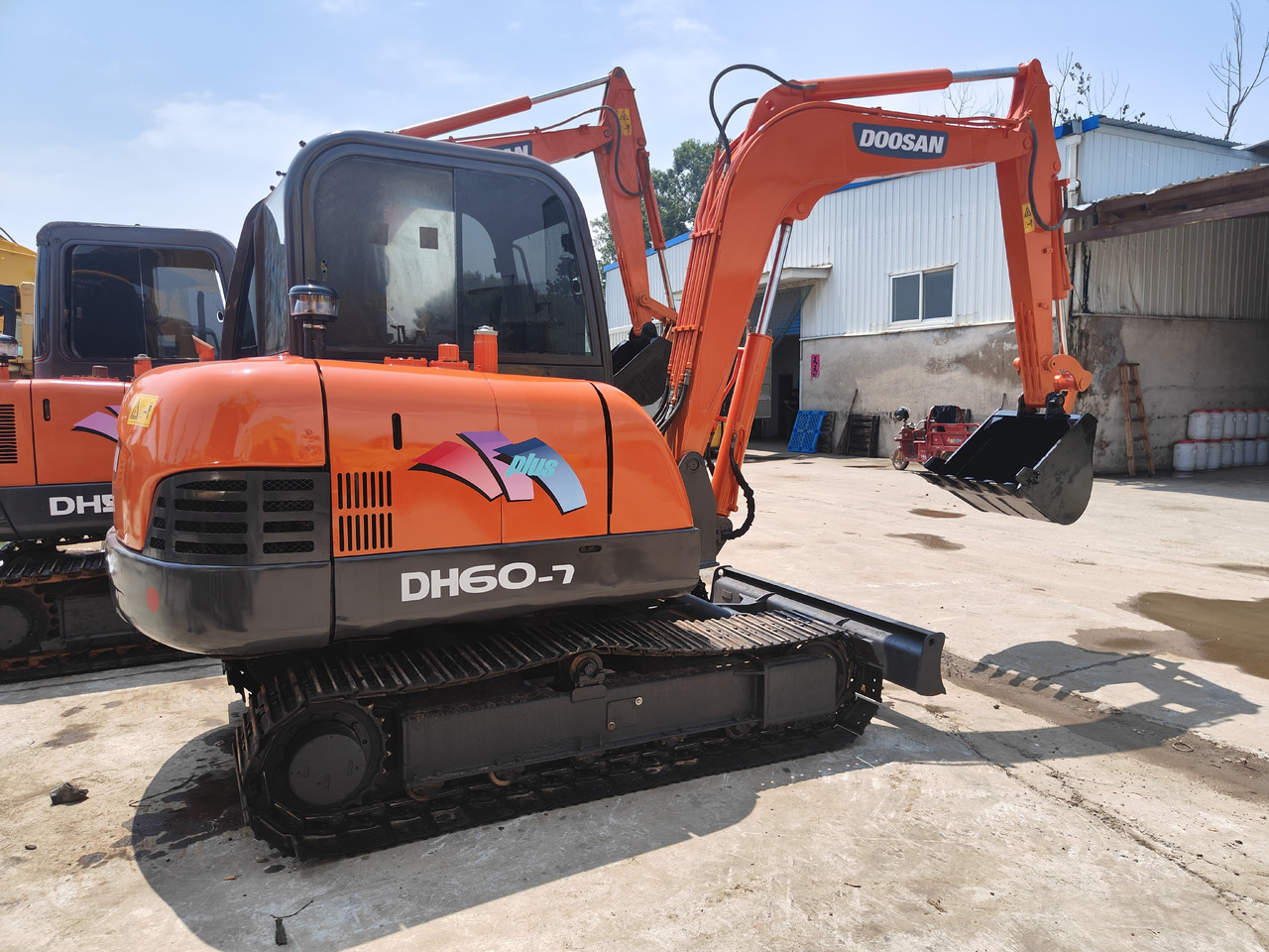 DOOSAN DH60-7 - Гусеничный экскаватор: фото 2 DOOSAN DH60-7 - Гусеничный экскаватор: фото 2