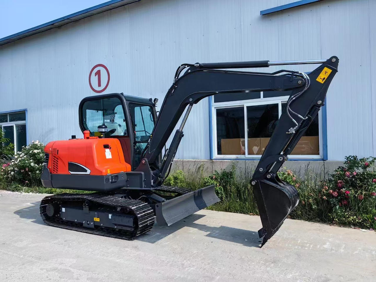 DOOSAN DH60-7 - Гусеничный экскаватор: фото 1 DOOSAN DH60-7 - Гусеничный экскаватор: фото 1