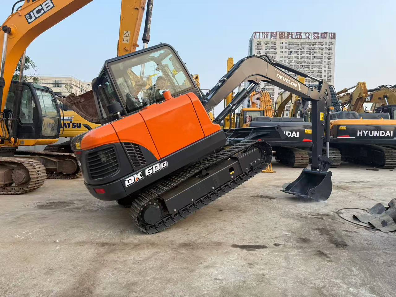 DOOSAN DX60D-10 - Мини-экскаватор: фото 1 DOOSAN DX60D-10 - Мини-экскаватор: фото 1