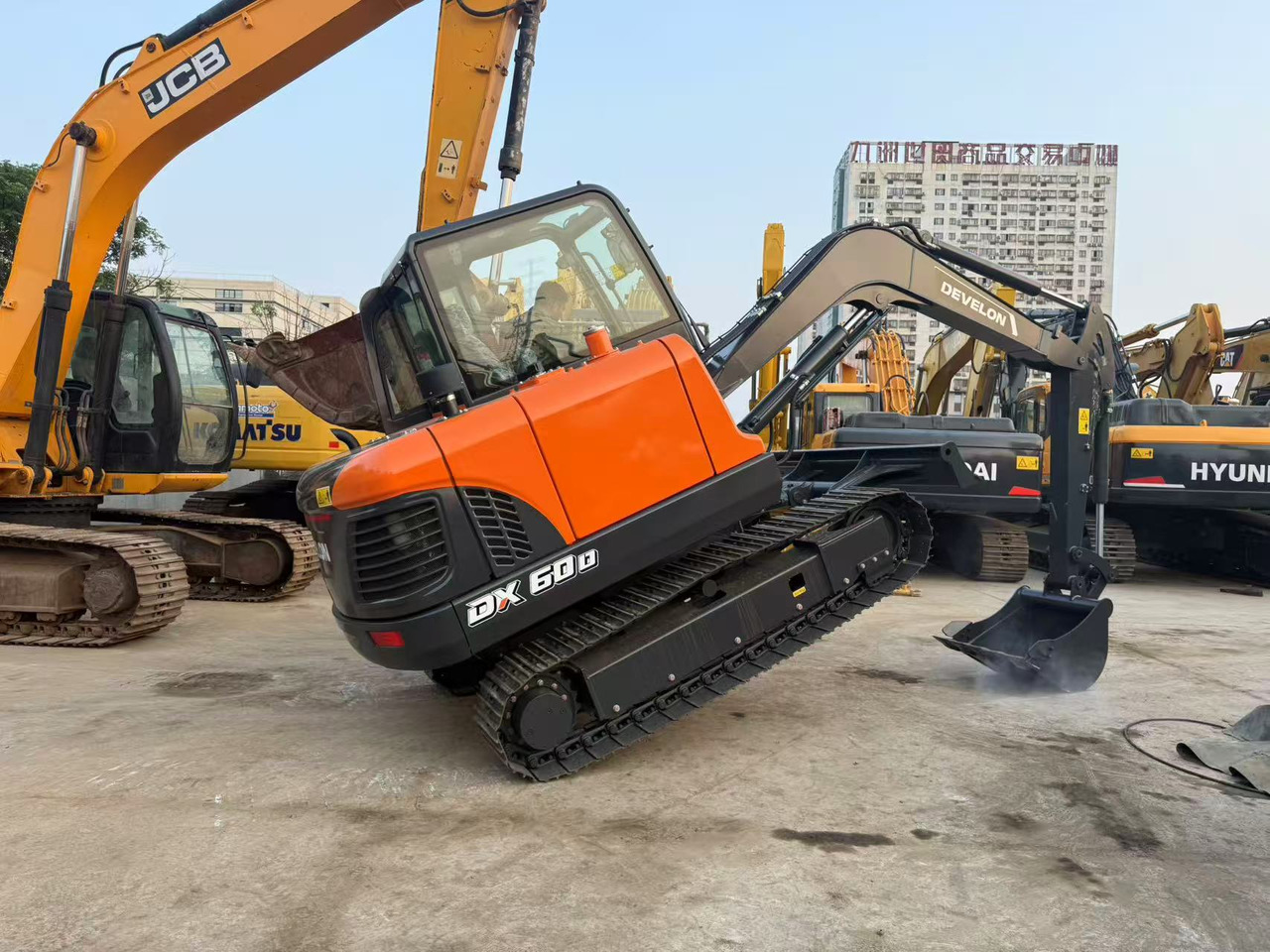 DOOSAN DX60D-10 - Мини-экскаватор: фото 3 DOOSAN DX60D-10 - Мини-экскаватор: фото 3
