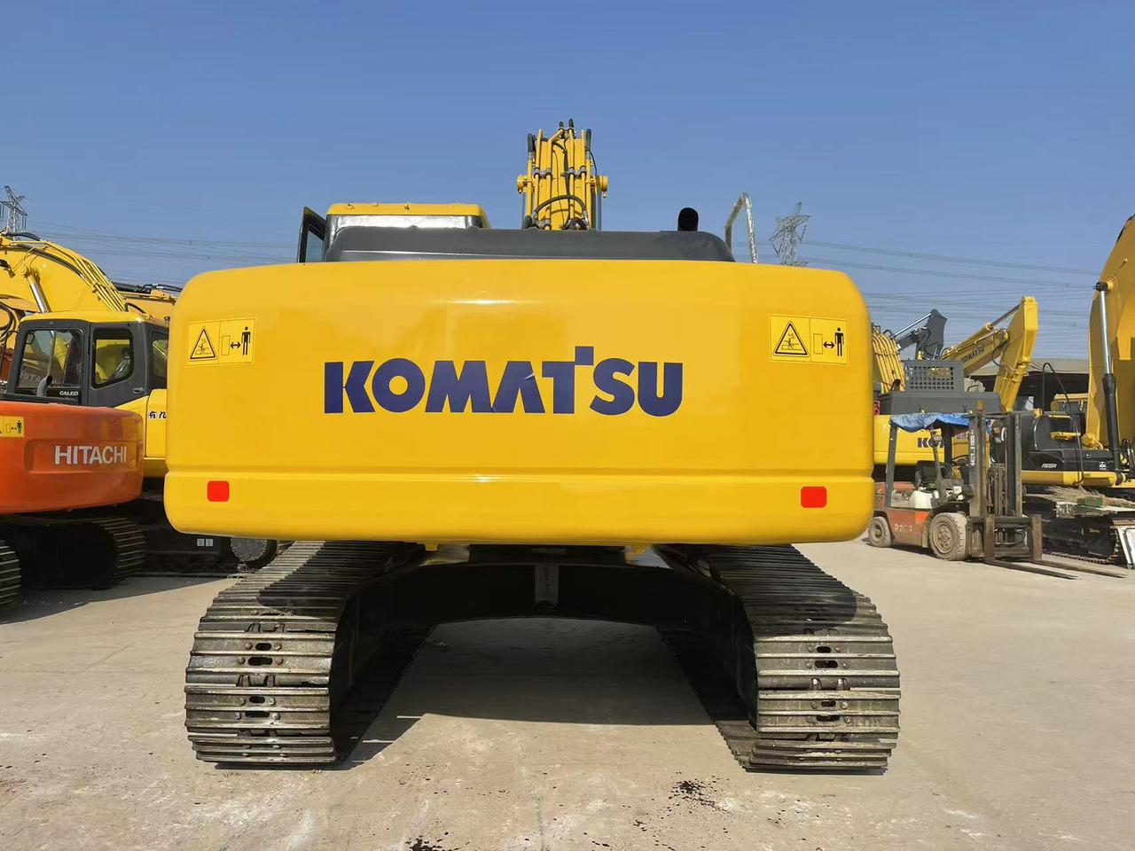 KOMATSU PC220-7 - Гусеничный экскаватор: фото 3 KOMATSU PC220-7 - Гусеничный экскаватор: фото 3