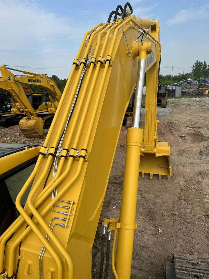 KOMATSU PC450-7 - Гусеничный экскаватор: фото 3 KOMATSU PC450-7 - Гусеничный экскаватор: фото 3