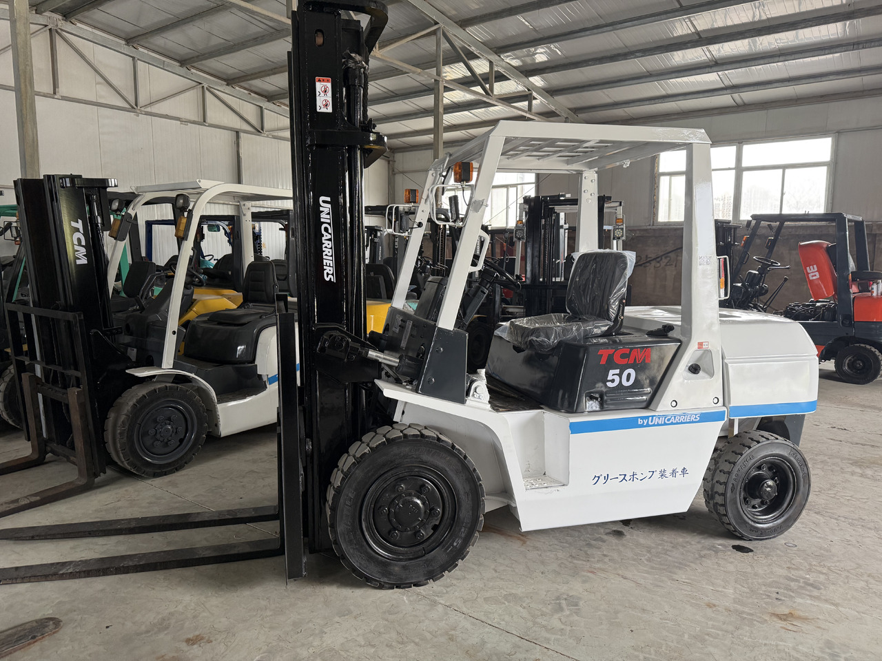 TCM FD50 - Ножничный подъемник: фото 1 TCM FD50 - Ножничный подъемник: фото 1