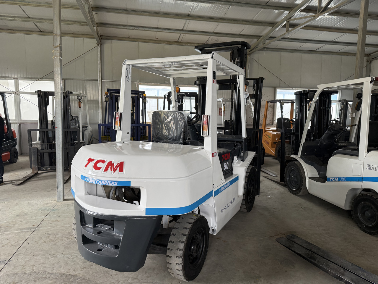 TCM FD50 - Ножничный подъемник: фото 4 TCM FD50 - Ножничный подъемник: фото 4