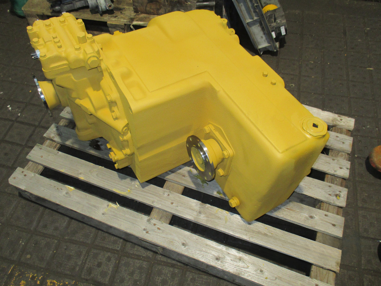 Clark Hurth R32000 - Коробка передач: фото 1 Clark Hurth R32000 - Коробка передач: фото 1