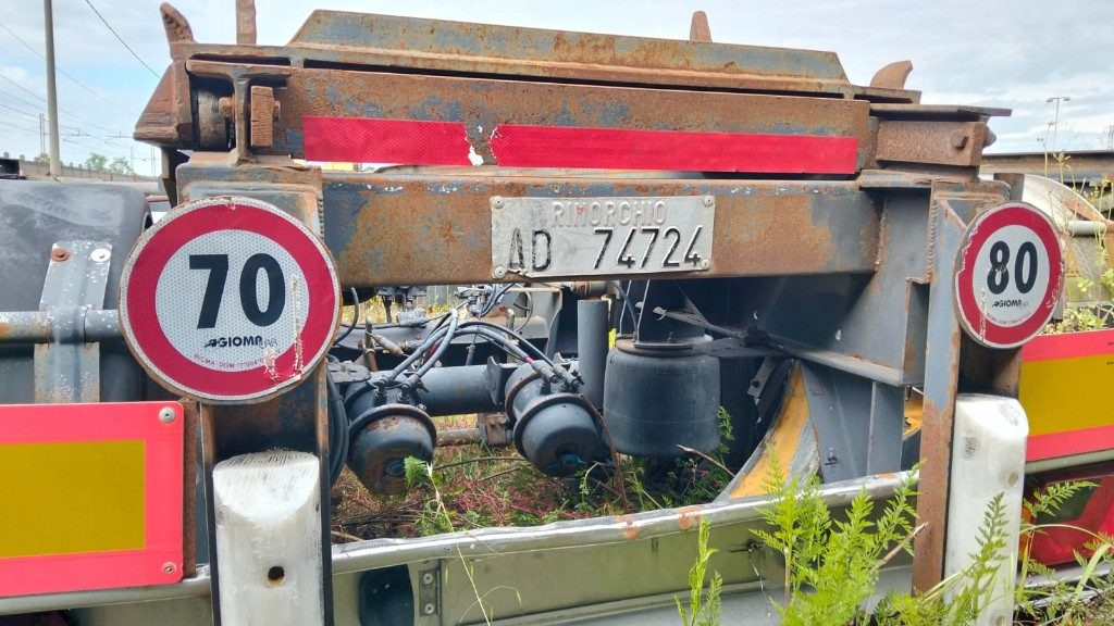 CARDI RIMORCHIO CARDI SCARRABILE PNEUMATICO - Прицеп мультилифт/ Бункеровоз: фото 4 CARDI RIMORCHIO CARDI SCARRABILE PNEUMATICO - Прицеп мультилифт/ Бункеровоз: фото 4