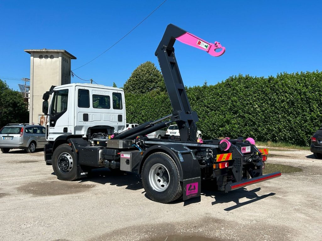 IVECO EUROCARGO 180E32K NUOVO SCARRABILE - Крюковой мультилифт: фото 4 IVECO EUROCARGO 180E32K NUOVO SCARRABILE - Крюковой мультилифт: фото 4